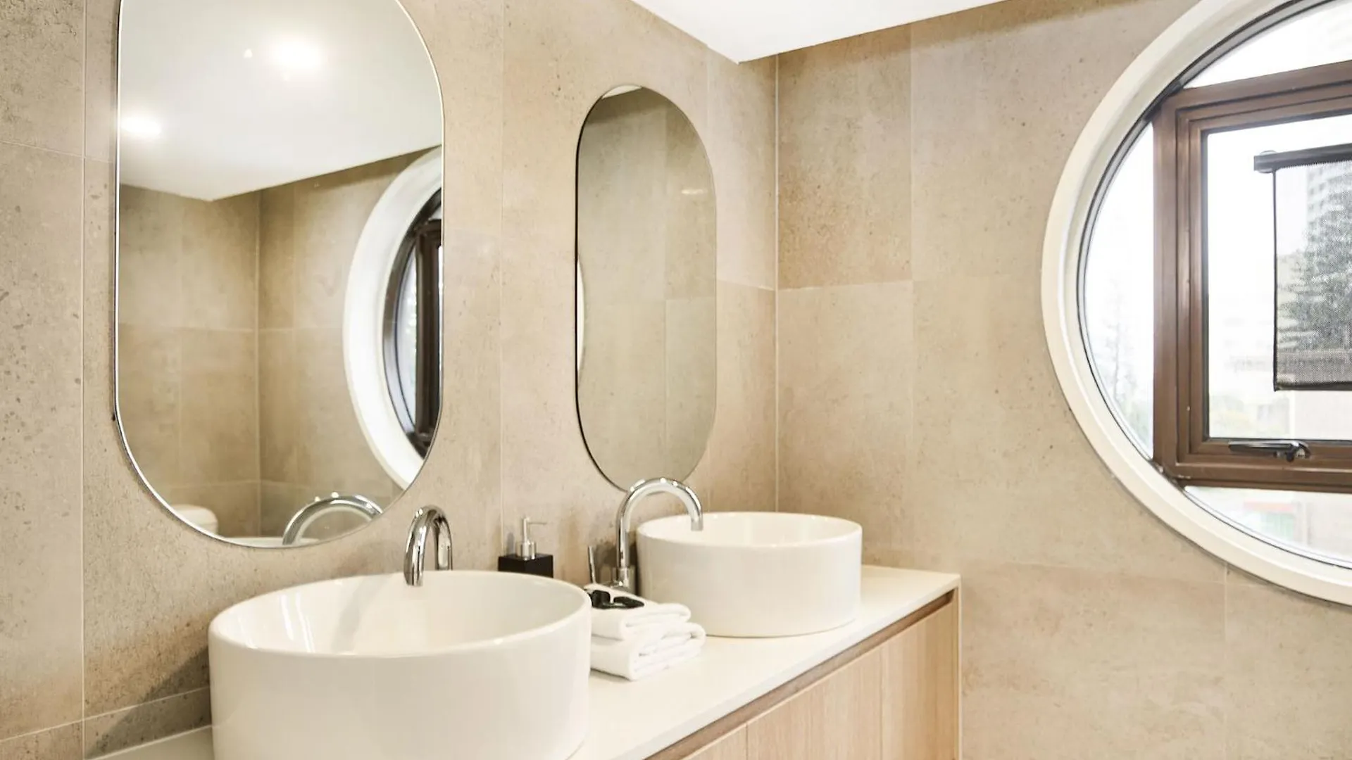 Resort Stay In Surfers Paradise Beach Apartment 골드코스트